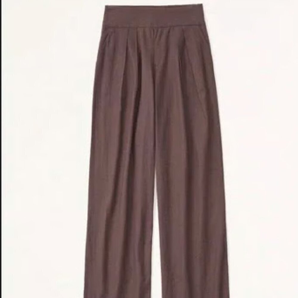 Abercrombie & Fitch Wide-Leg High-Waist Pants in Chocolate Brown
